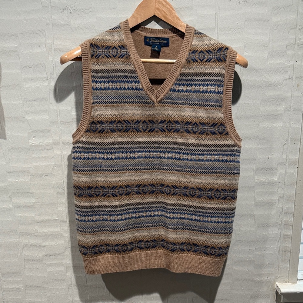 Brooks Brothers V-Neck Striped Fair Isle Sweater Vest in camel (s)
